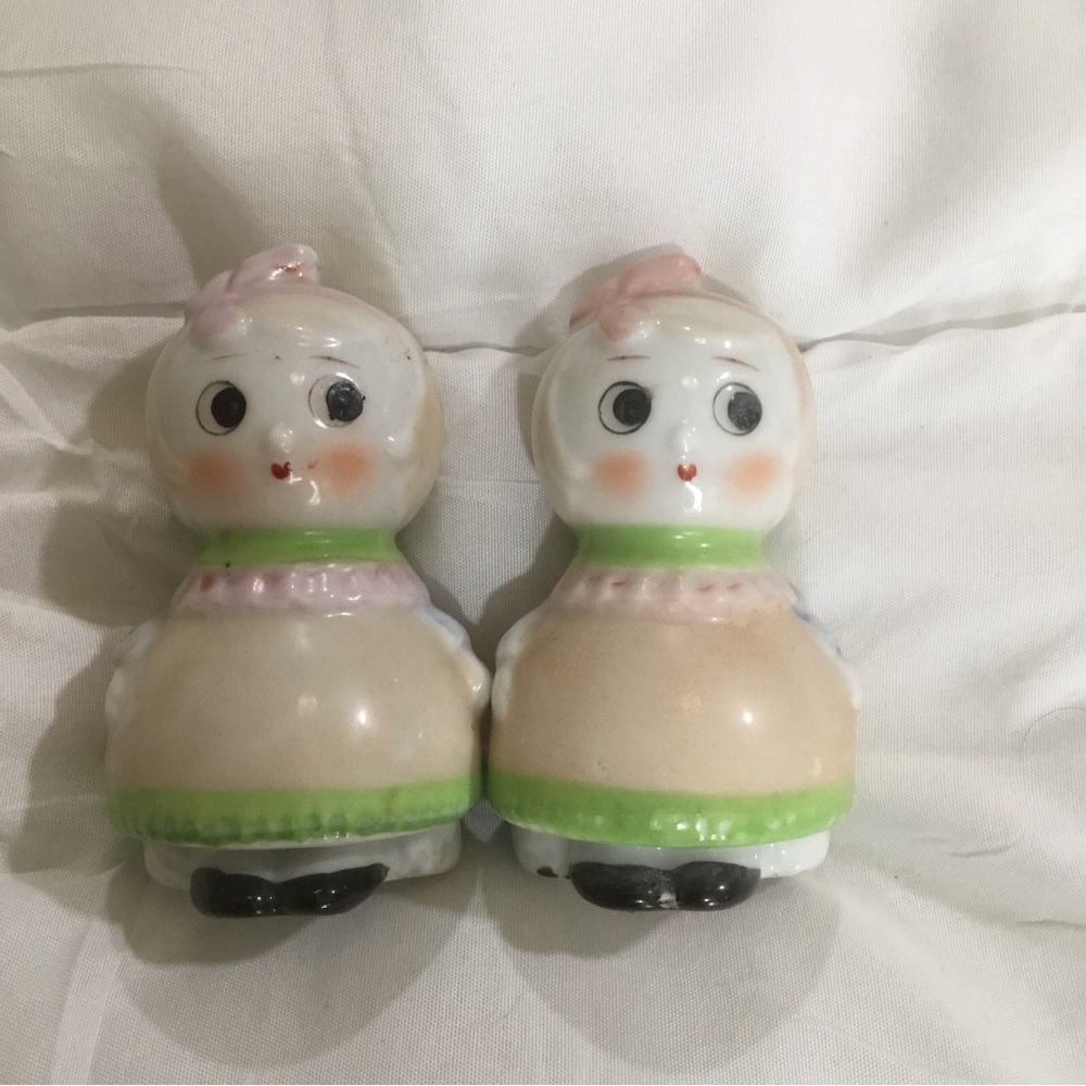 Roly Poly Salt Pepper Shakers Kitschy Green Pink Girls Bows Corks Japan VTG